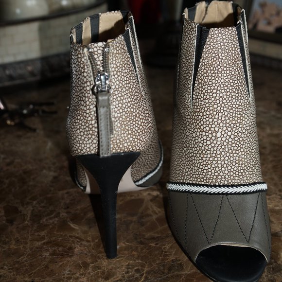 GX by Gwen Stefani Fumiko Army Green Bootie Sz 8 - Picture 7 of 14